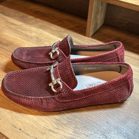 Ferragamo Gancini red suede driving loafer - Picture 3 of 9